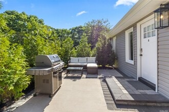 25 Peters Ln in Westhampton Beach, NY - Building Photo - Building Photo