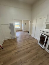 738 E Santa Barbara St in Santa Paula, CA - Foto de edificio - Building Photo