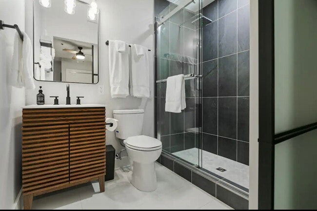 122 College St in Asheville, NC - Foto de edificio - Building Photo