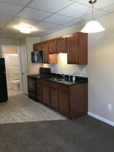 5208 MacCorkle Ave SE, Unit D in Charleston, WV - Building Photo - Building Photo