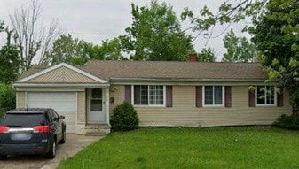 2104 Flamingo Dr in Mount Morris, MI - Building Photo