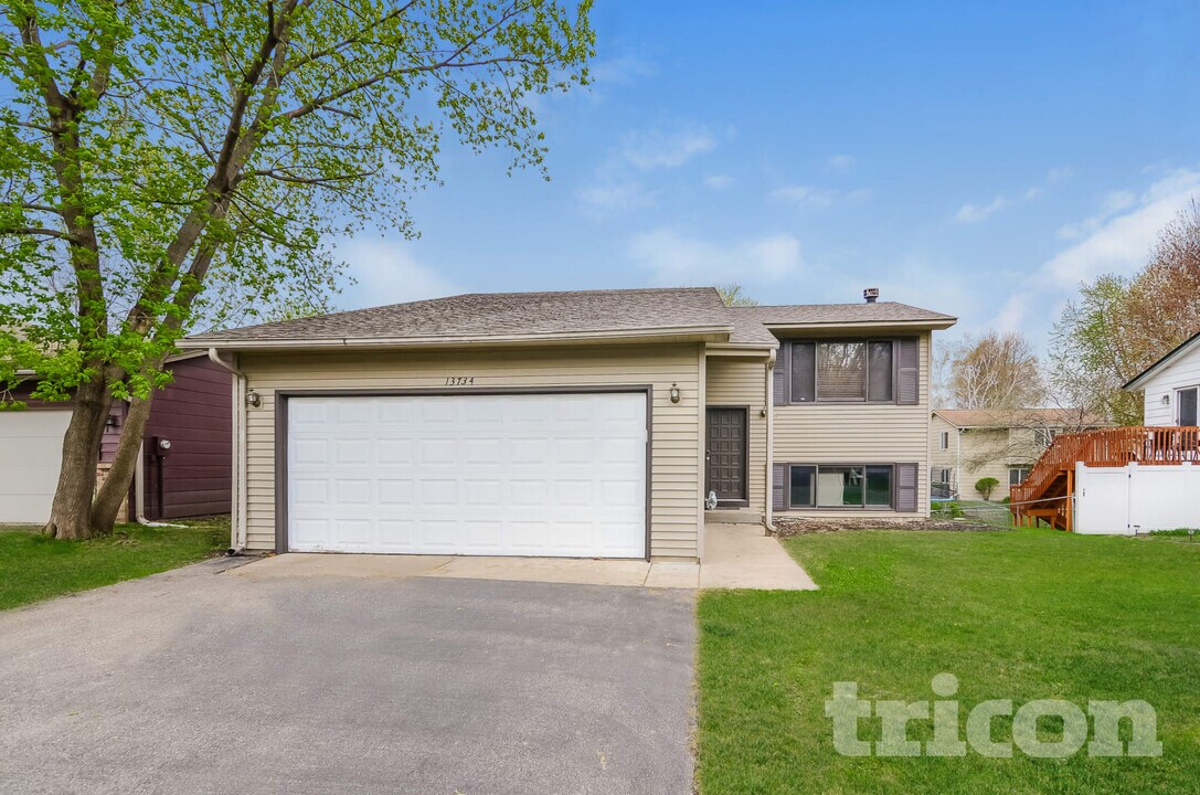 13734 Glenhurst Ln in Savage, MN - Building Photo