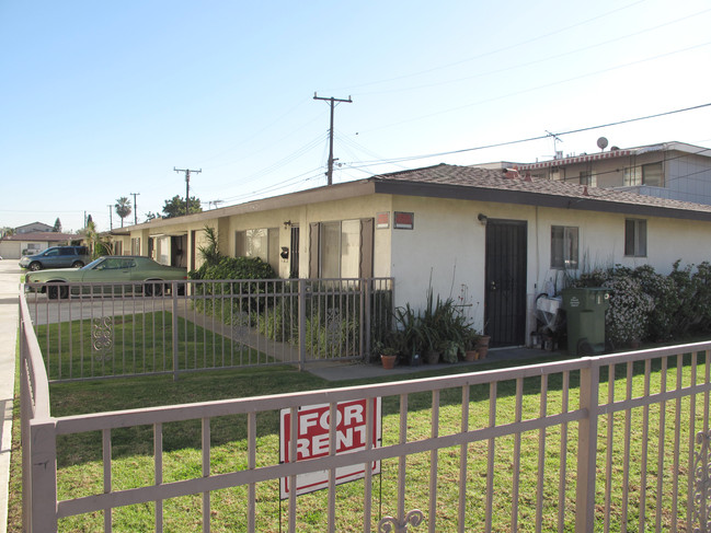 13418 Cordary Ave in Hawthorne, CA - Building Photo - Building Photo