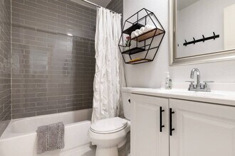 802 Ramble Ln in Austin, TX - Building Photo - Building Photo