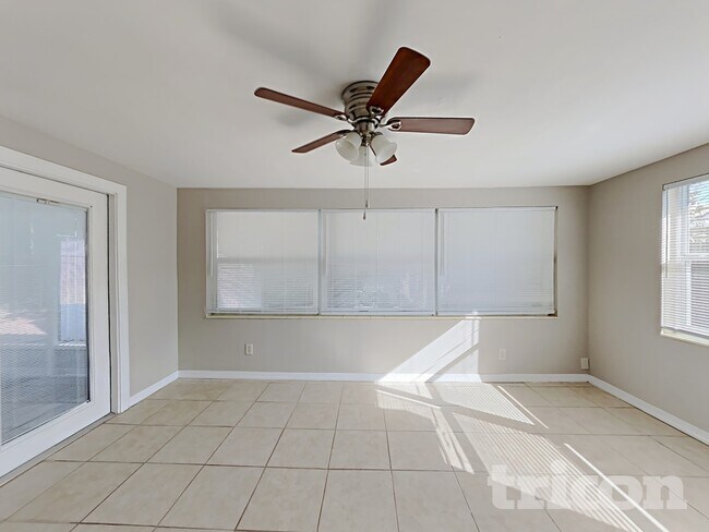 11915 106th St in Largo, FL - Building Photo - Building Photo