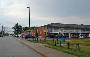 6022 Lenzi Ave in Hodgkins, IL - Building Photo - Building Photo