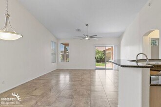 3243 E Wickieup Ln in Phoenix, AZ - Building Photo - Building Photo