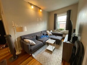 437 Hanover St in Boston, MA - Foto de edificio - Building Photo