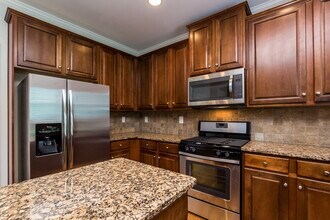 494 Strawberry Walk in Loganville, GA - Building Photo - Building Photo
