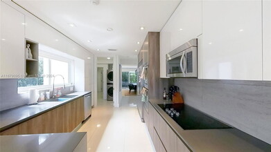 21310 NE 20th Ave in Miami, FL - Building Photo - Building Photo