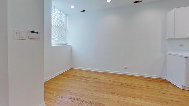 900 W Gunnison St in Chicago, IL - Building Photo - Building Photo