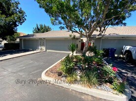 19220 Creekside Ln in Salinas, CA - Building Photo