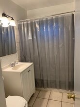 4961 S 13th St in Milwaukee, WI - Foto de edificio - Building Photo