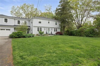 21 Preston Dr in Barrington, RI - Building Photo - Building Photo