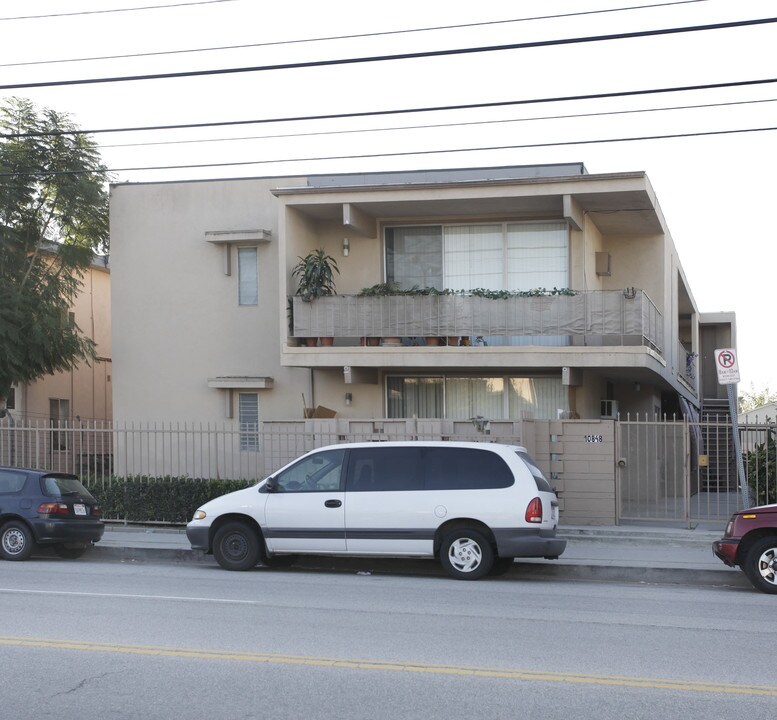 10848 Oxnard St in North Hollywood, CA - Building Photo