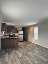 2340 Maple Dr in Fenton, MI - Foto de edificio - Building Photo