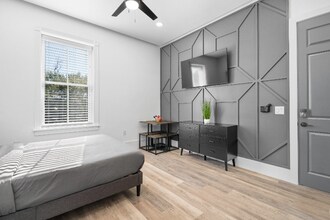 1301 E Columbus Dr in Tampa, FL - Building Photo - Building Photo