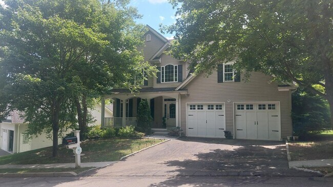 property at 2 Blackstone Ct