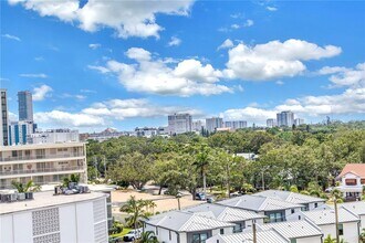 1120 N Shore Dr NE in St. Petersburg, FL - Building Photo - Building Photo
