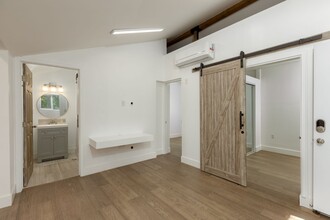 11458 Sophia Ave in Los Angeles, CA - Foto de edificio - Building Photo