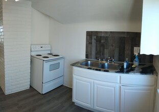 705 W 6th St-Unit -705 1/2 W 6th St in Reno, NV - Building Photo - Building Photo