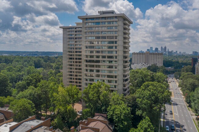 Plaza Towers in Atlanta, GA - Building Photo - Building Photo