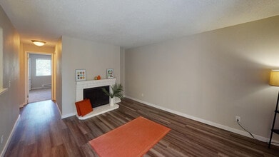 Brier Woods in Federal Way, WA - Building Photo - Building Photo