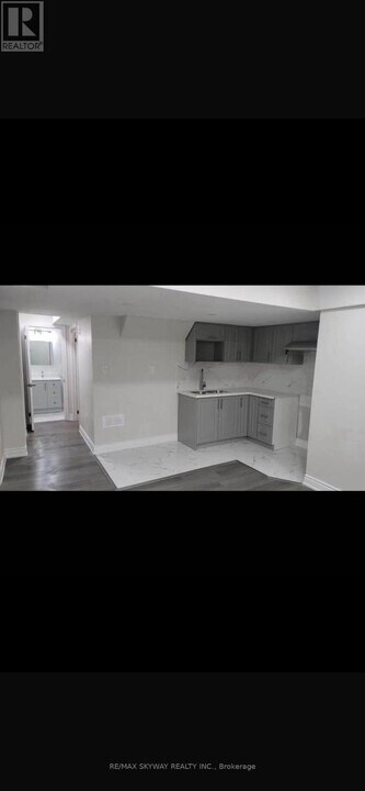 40 Eberly Wds Dr. in Caledon, ON - Building Photo