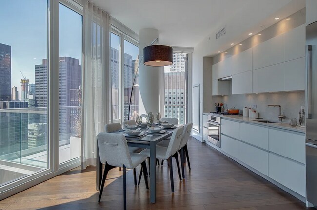 East 44th Street, Unit 40L in New York, NY - Building Photo - Building Photo