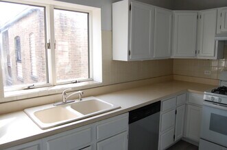 2011 W Fargo Ave, Unit Apt 3 in Chicago, IL - Building Photo - Building Photo