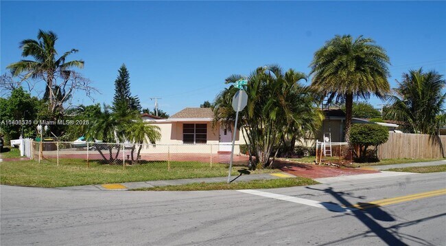 4361 SW 49th Ct in Fort Lauderdale, FL - Building Photo - Building Photo