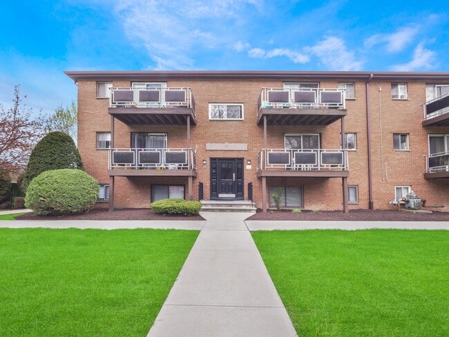 property at 27 Tanager Rd