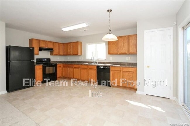 10816 Carstairs St in Charlotte, NC - Building Photo - Building Photo