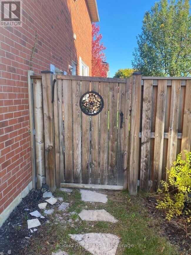 6419 Longspur Rd in Mississauga, ON - Building Photo - Building Photo