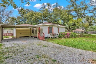 3702 Travis Dr in Beaumont, TX - Building Photo - Building Photo