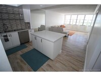 1351 NE Miami Gardens Dr in North Miami Beach, FL - Building Photo - Building Photo