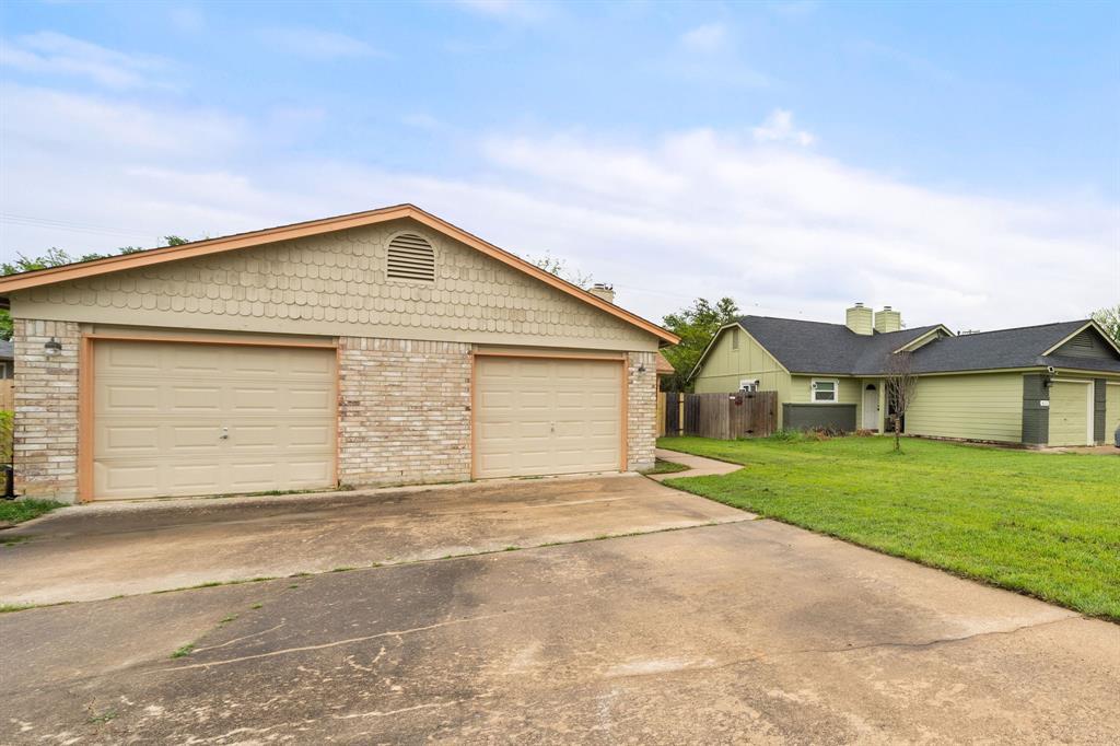 411 Greenlawn Blvd in Round Rock, TX - Building Photo