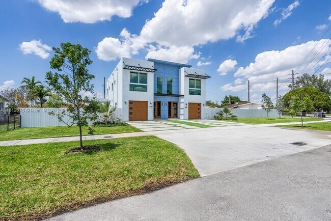 320 Florida Blvd in Miami, FL - Building Photo - Building Photo