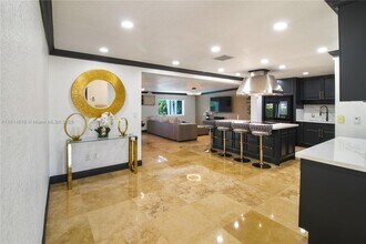 13262 NW 1st Ter in Miami, FL - Building Photo - Building Photo