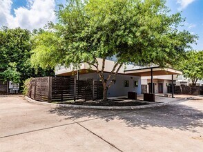 2101 Montopolis Dr in Austin, TX - Building Photo - Building Photo