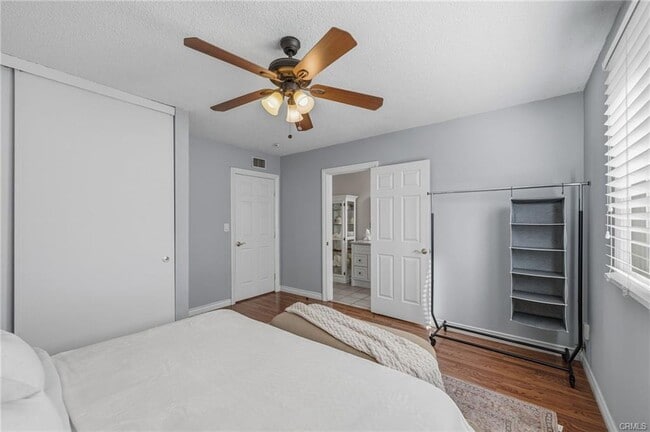 23010 Hartland St in Los Angeles, CA - Building Photo - Building Photo