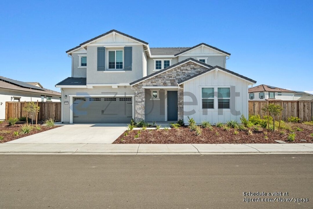 1496 Ascot Ln in Manteca, CA - Building Photo