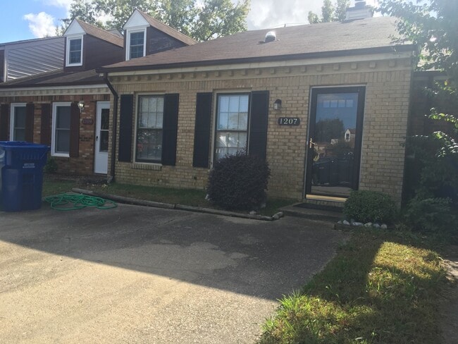 1207 Haig Cir in Virginia Beach, VA - Building Photo - Building Photo