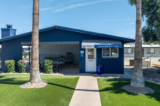 Vertical North Apartments in Tucson, AZ - Foto de edificio - Building Photo