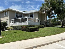 2807 SW Lakemont Pl in Palm City, FL - Building Photo