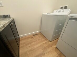 214 S Minnesota Ave, Unit 1 in St. Peter, MN - Building Photo - Building Photo