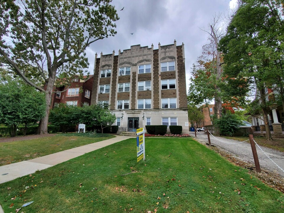 West Shore Manor in Lakewood, OH - Foto de edificio