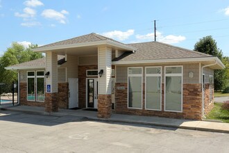 Townhomes of Oak Valley in Platte City, MO - Building Photo - Building Photo