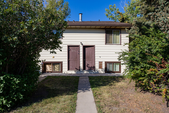 4303 73 St NW in Calgary, AB - Building Photo - Primary Photo