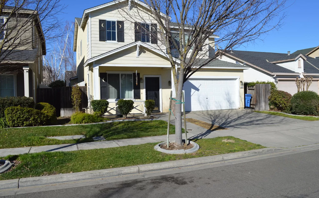 523 Garden Gate Way in Turlock, CA - Foto de edificio